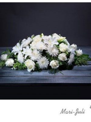 Ref.C0005.Almohadón pequeño en tonos blancos.