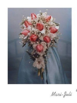 Ref.FMJ0041.Ramo de Novia Cascada en tonos rojos y blancos.