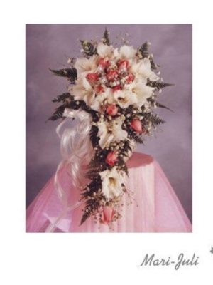 Ref.FMJ0042.Ramo de Novia Cascada en tonos blancos y rosas.