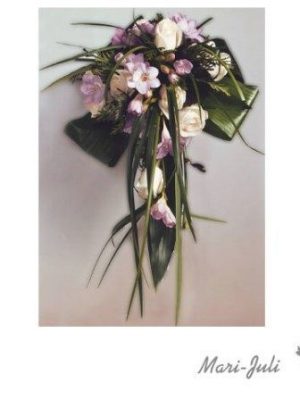 Ref.FMJ0046.Ramo de Novia Cascada en tonos verdes, blancos y morados.