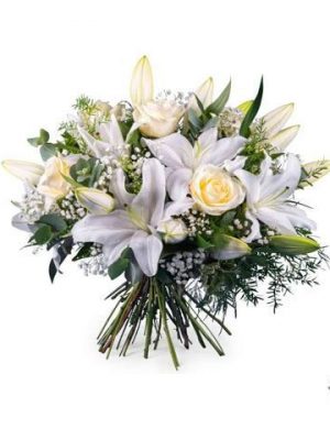 Ref.FMJ0125.Ramo de flores clásicas blancas.
